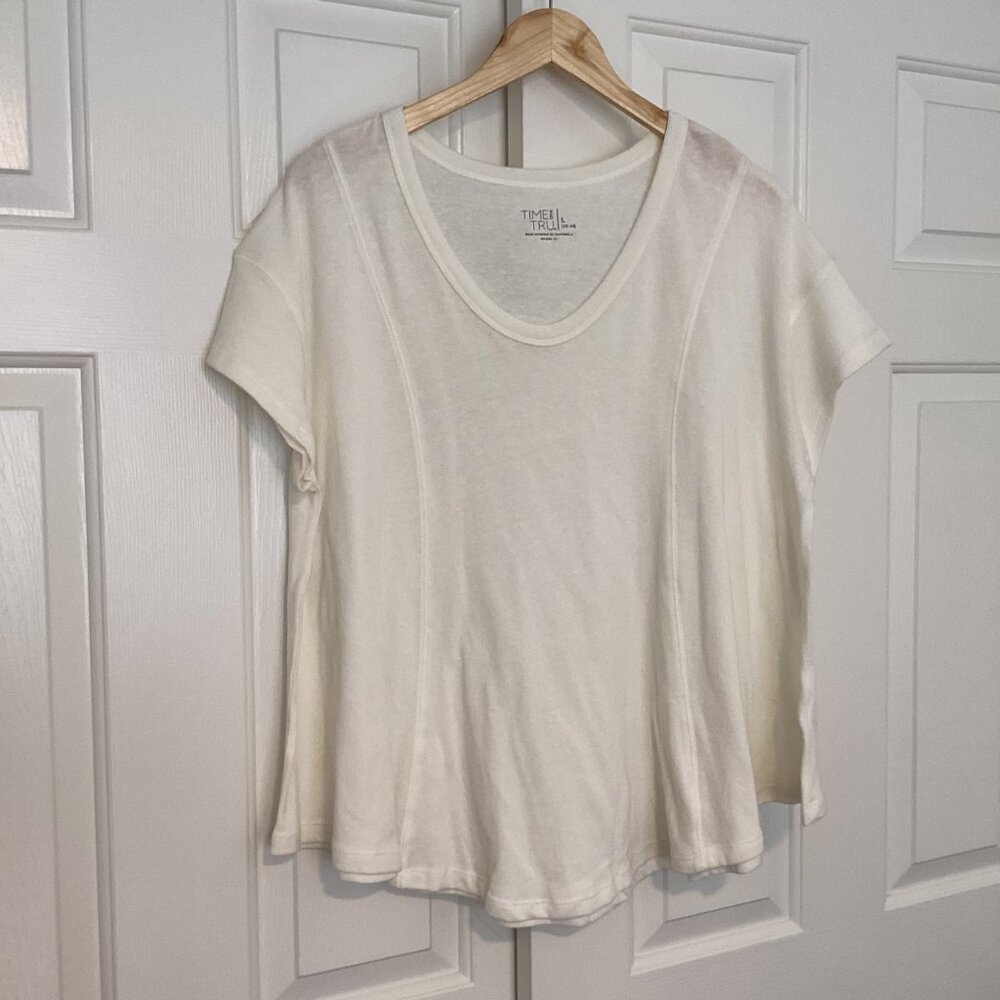 Time & Tru White Short Sleeve Round Neck Flowy Women's Top Size L NWT